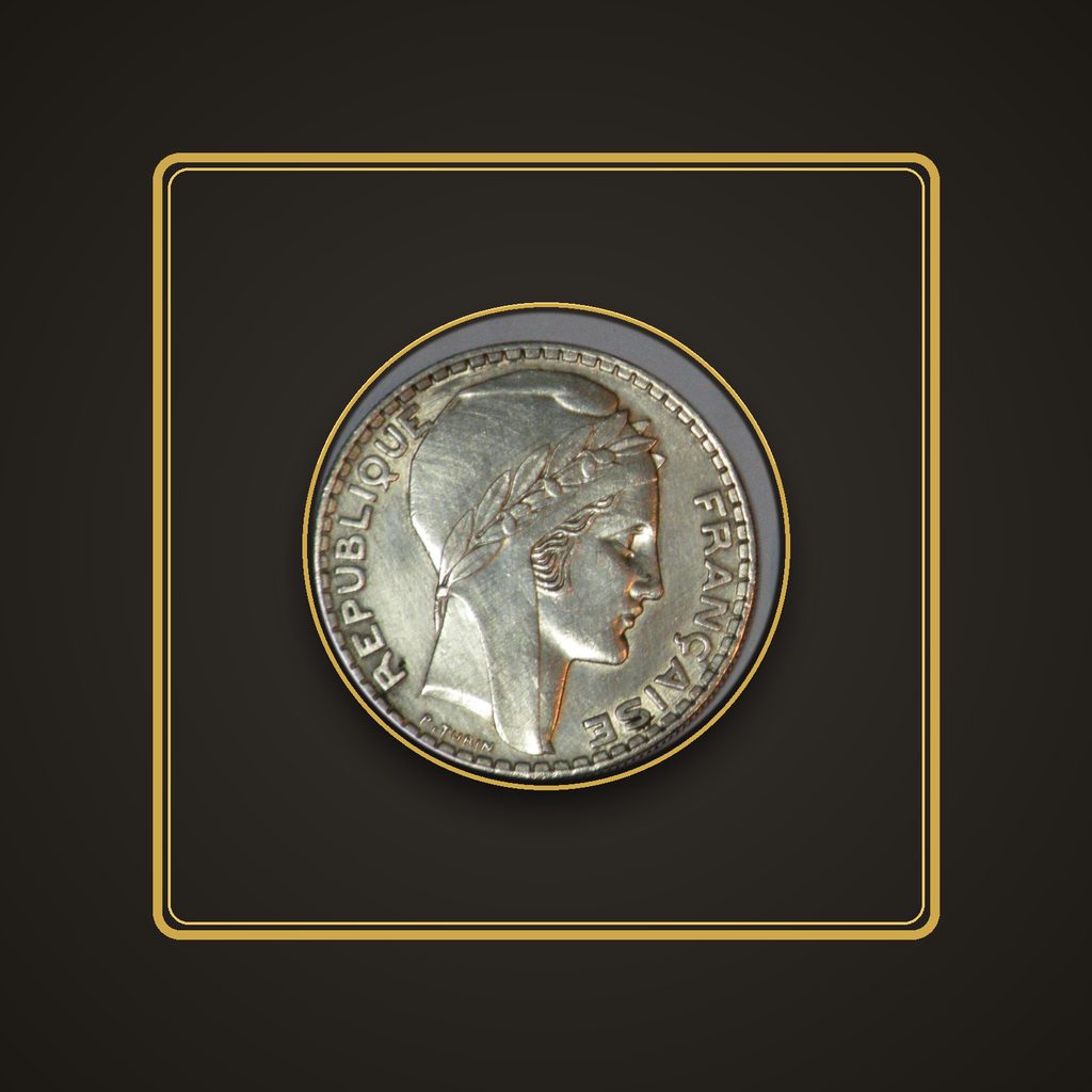 Coffret L'année 1938 ouvert, quatre monnaies françaises de 1938 disposées sur velours.