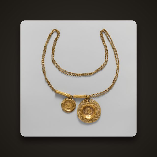 Collier sertissage à griffes